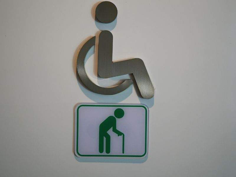 How to arrange a bathroom for a disabled person